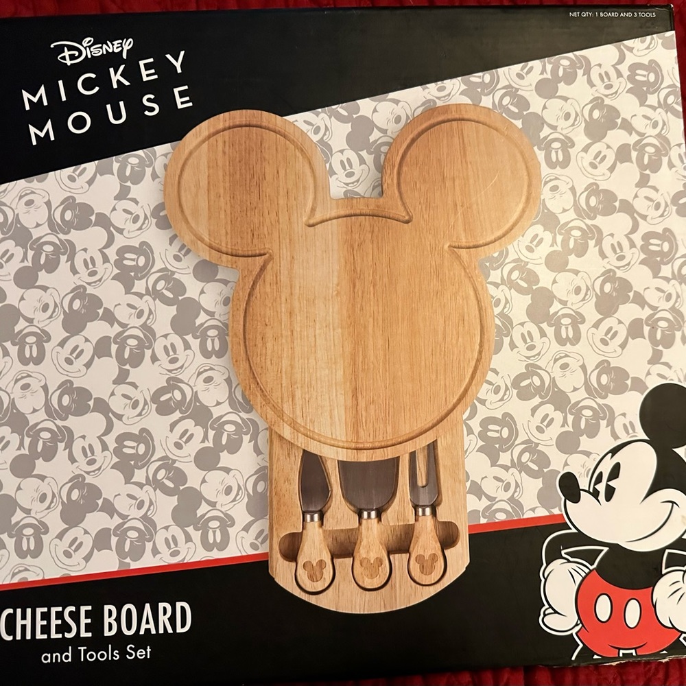 NEW - Mickey Mouse Cheese Board with tool set